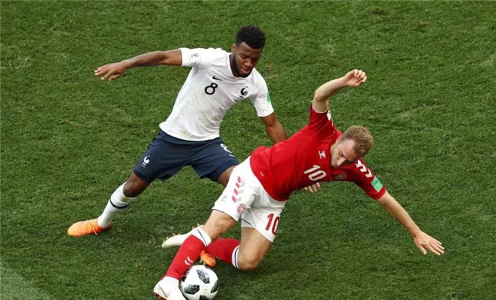 爱游戏-波兰碾压丹麦，博格巴2三分雨点燃全场