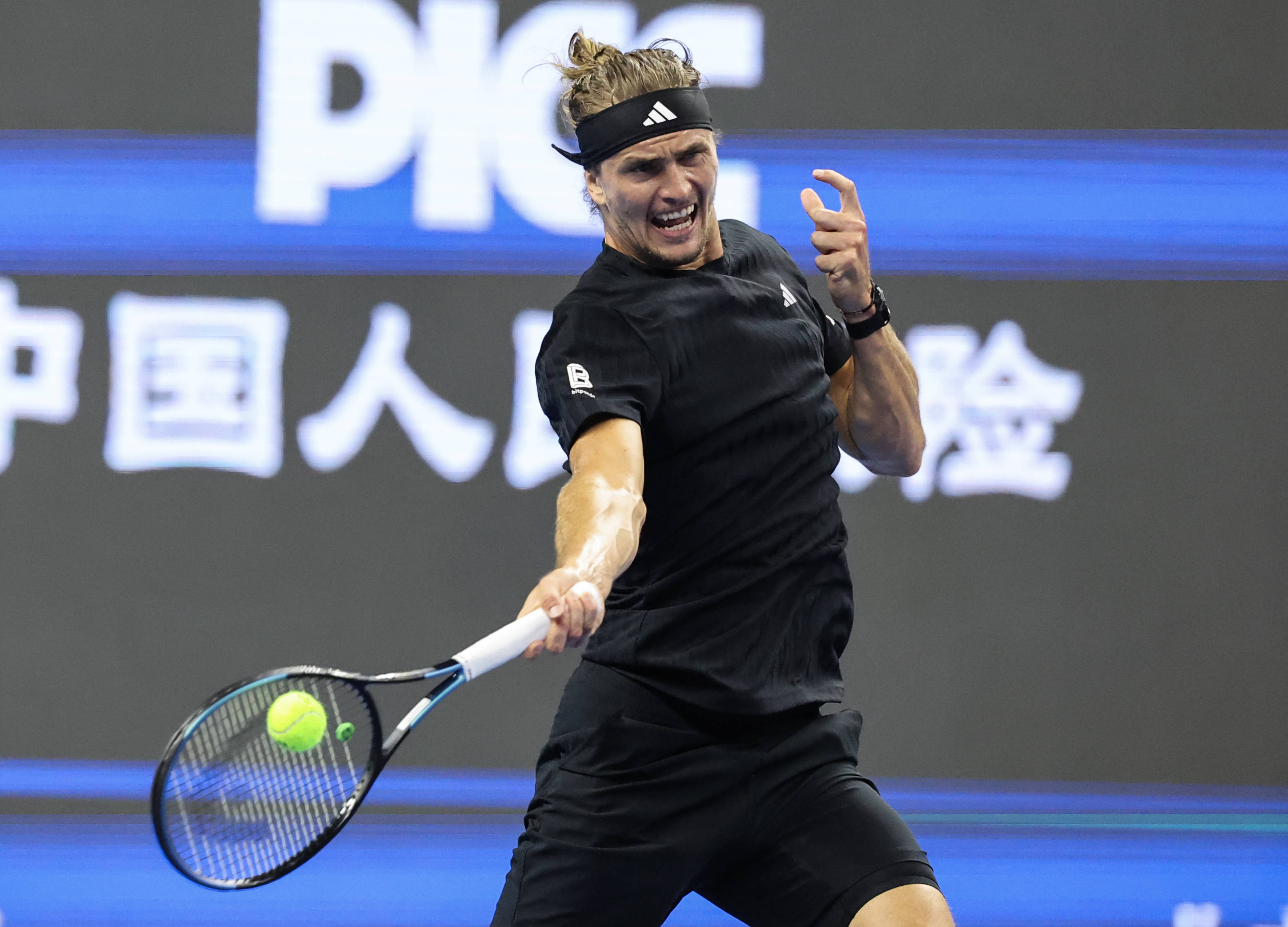 世界网球队逆转美国网球队，兹维列夫送出助攻