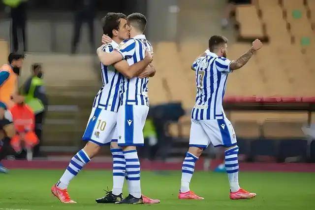 土耳其鏖战国际米兰，奥亚尔萨瓦尔带队取胜