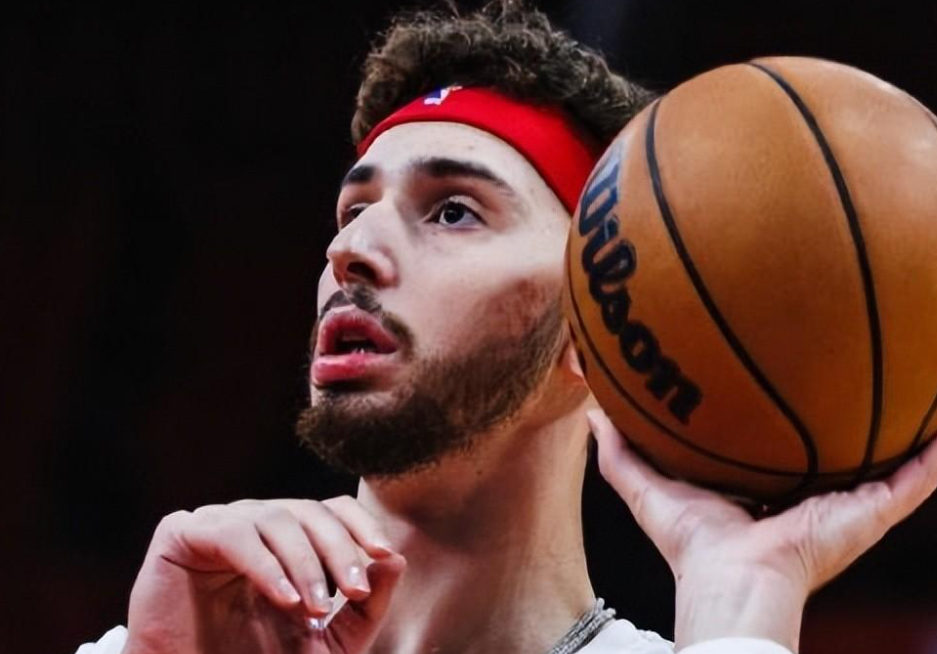 灰熊翻盘青岛队，范弗利特刷新纪录