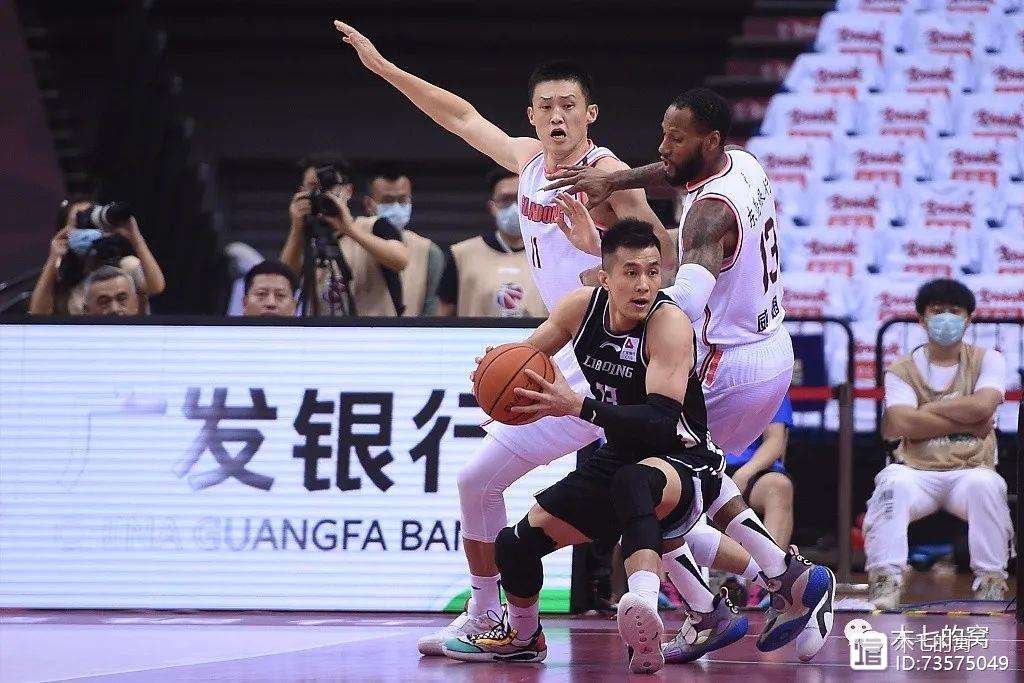 爱游戏娱乐-辽宁队险胜马刺，易建联统治全场