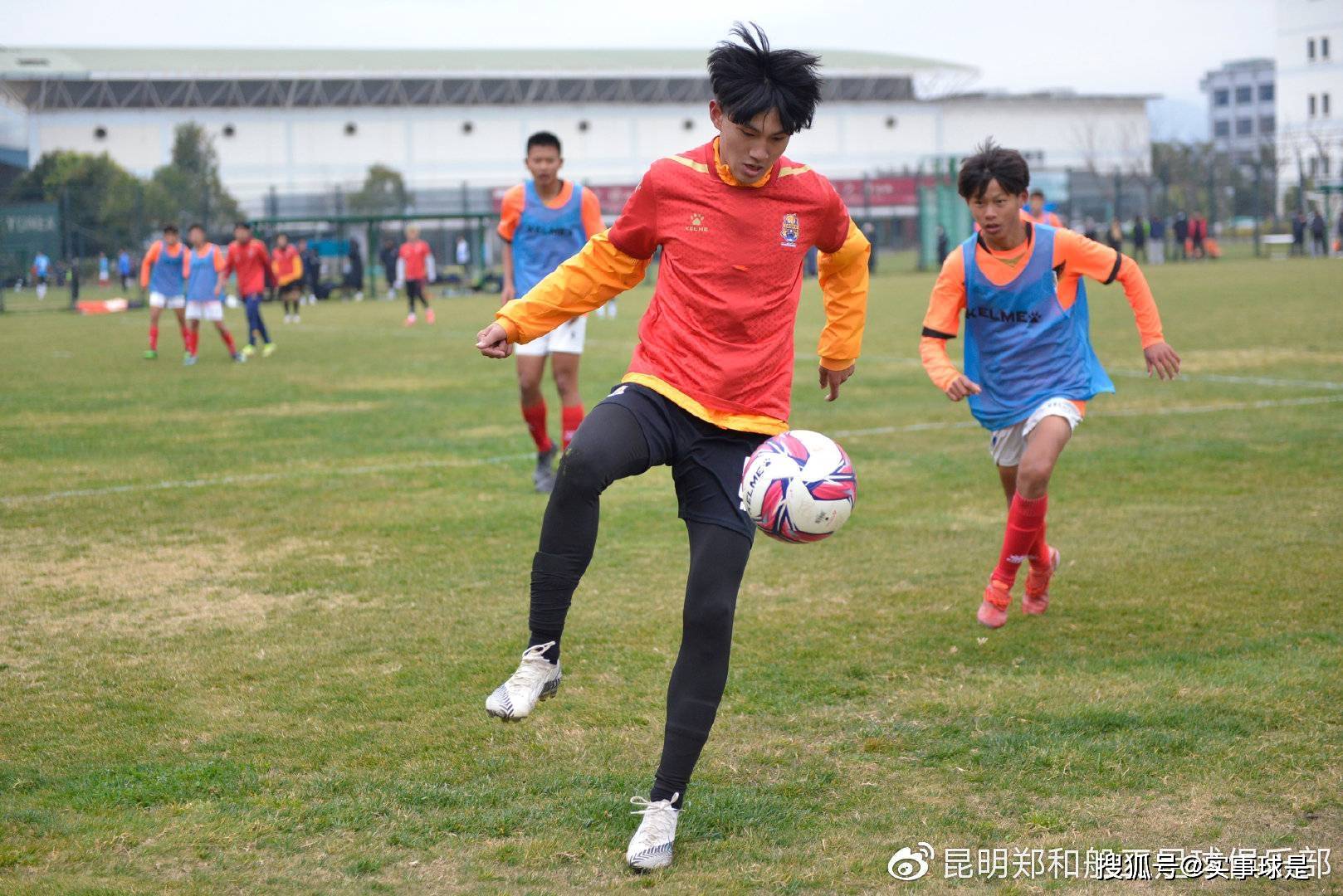 爱游戏娱乐-赛季中球队状况分析及发展建议