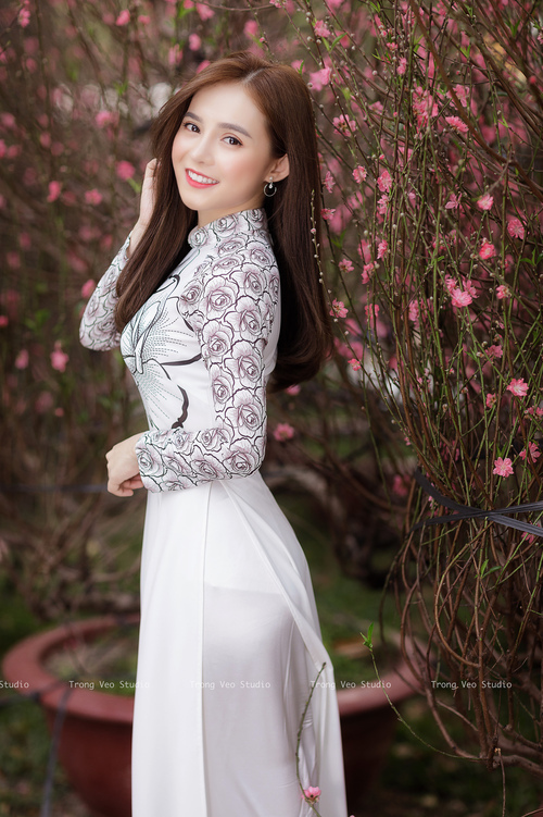 孤岛，当沉没的航母上，马龙独自扛起桅杆