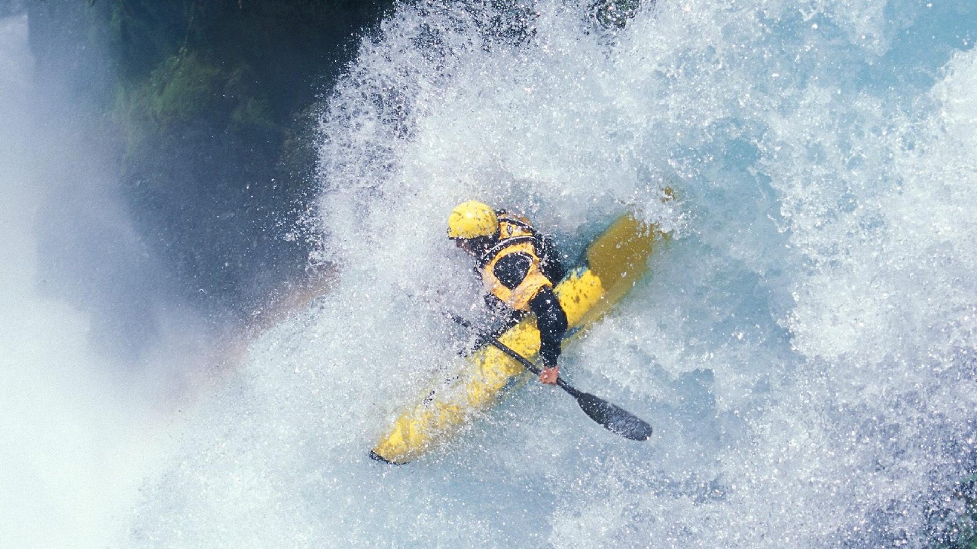蓝衣惊鸿与铁血秩序，一场关于足球美学的撕裂与弥合